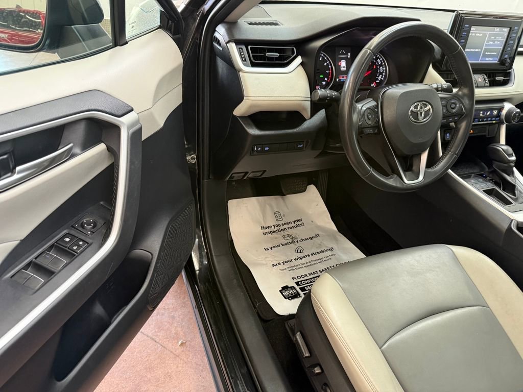Used 2019 Toyota RAV4 XLE Premium image 10