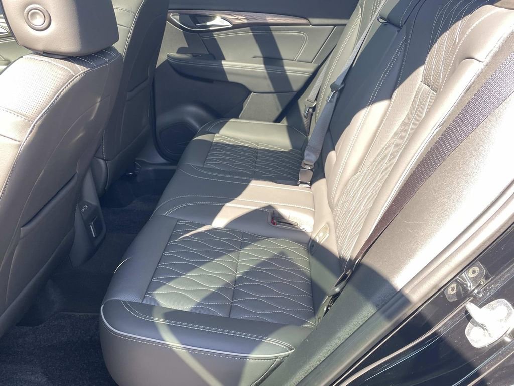 Used 2023 Buick Envision Avenir image 13