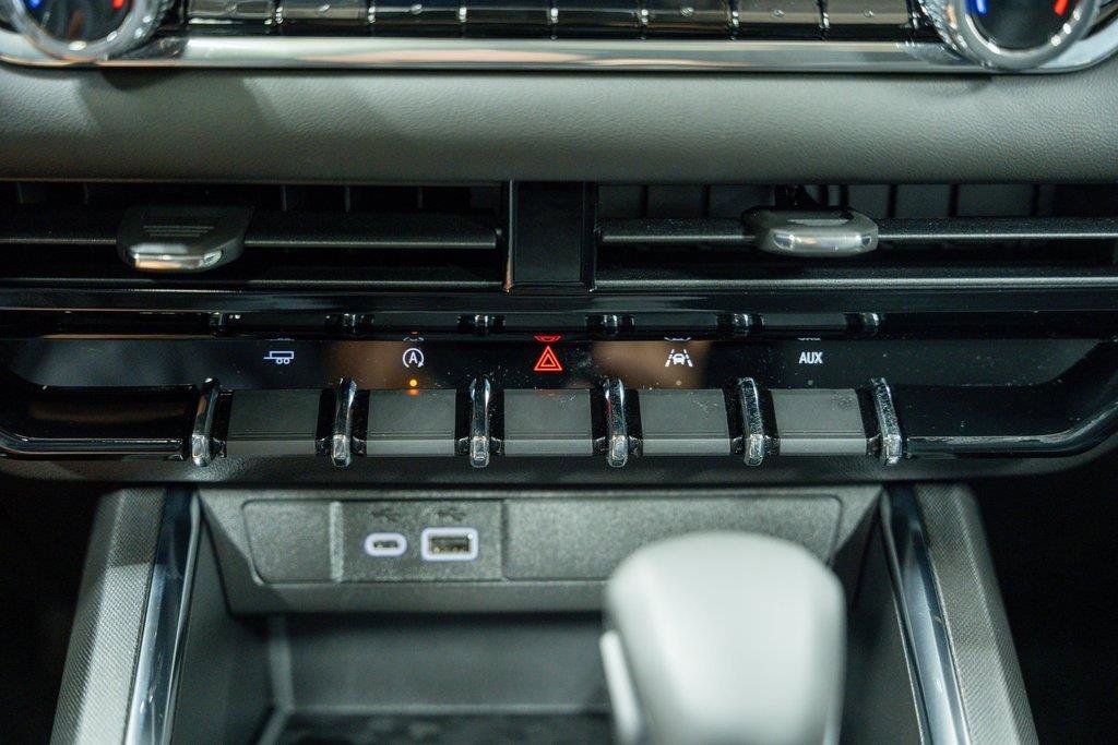 New 2024 GMC Canyon Elevation w/ Elevation Premium Package image 37