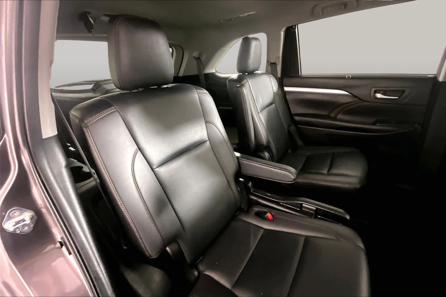 Used 2019 Toyota Highlander XLE AWD/4WD image 20