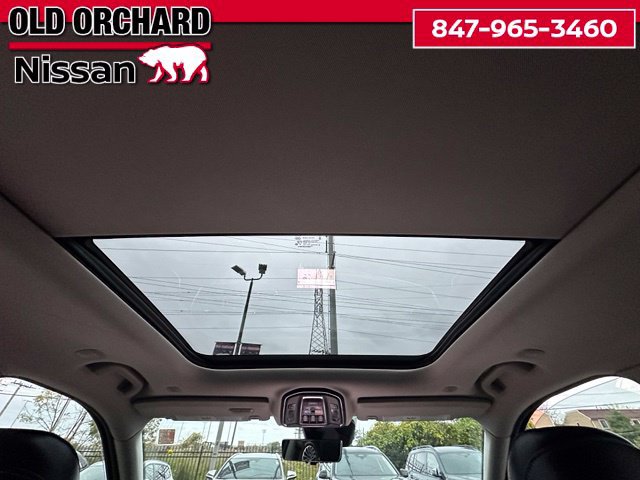 Used 2023 Jeep Grand Cherokee Limited w/ Luxury Tech Group II AWD/4WD image 17