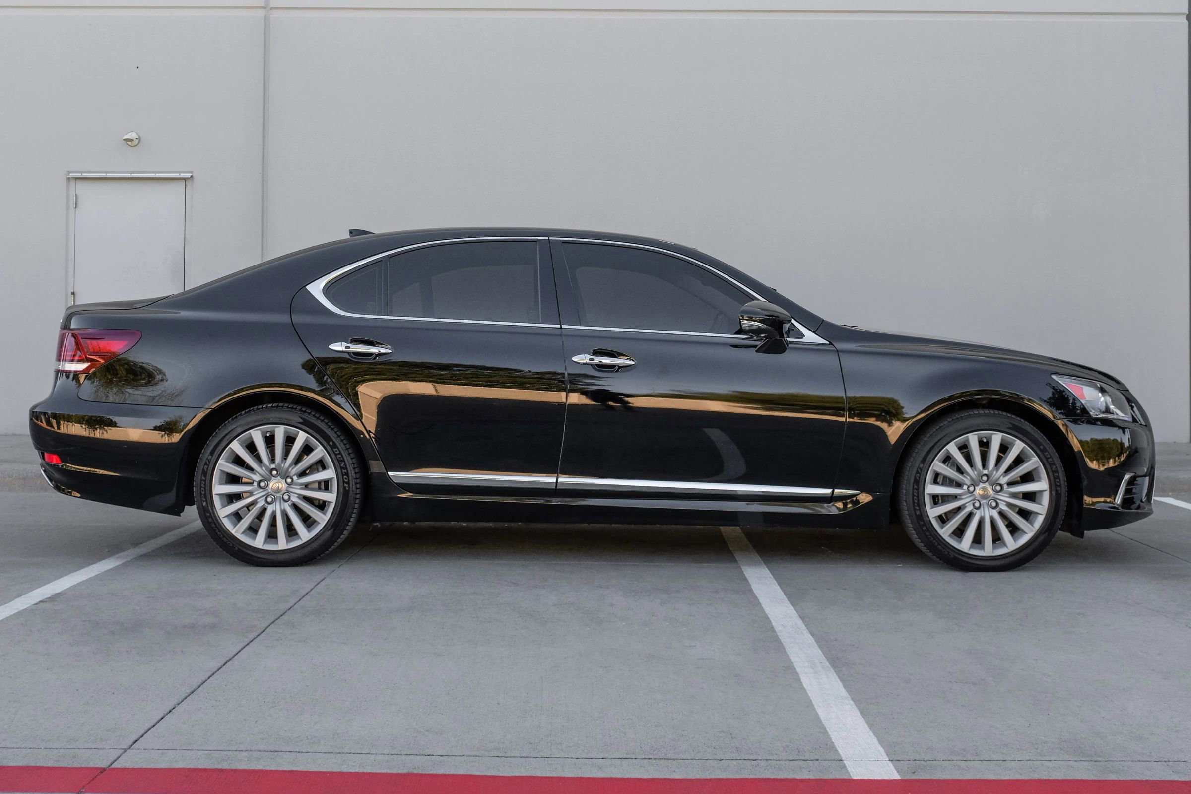 Used 2014 Lexus LS 460 AWD w/ Comfort Package image 3