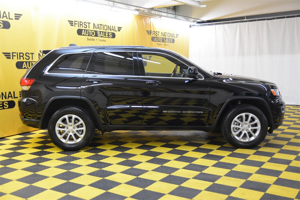 Used 2022 Jeep Grand Cherokee Laredo E w/ Security & Convenience Group image 11