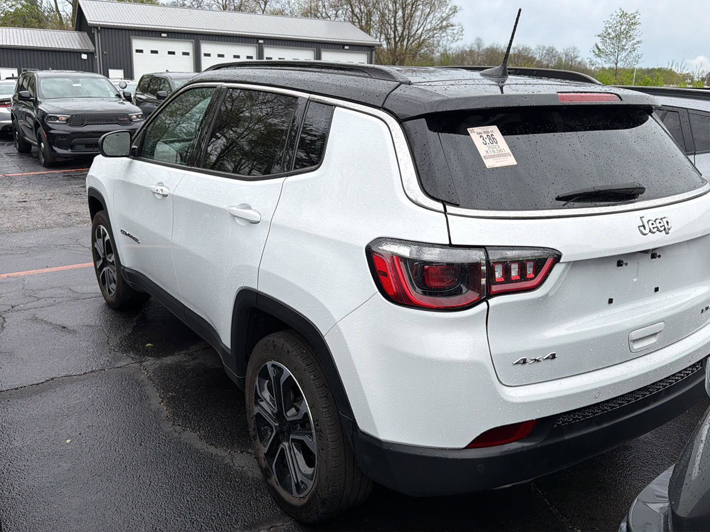 Used 2023 Jeep Compass Limited AWD/4WD image 2