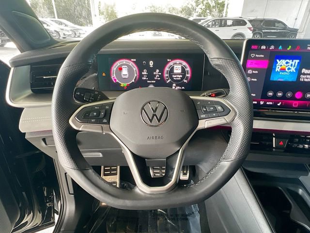 Used 2025 Volkswagen Tiguan SE R-Line image 16