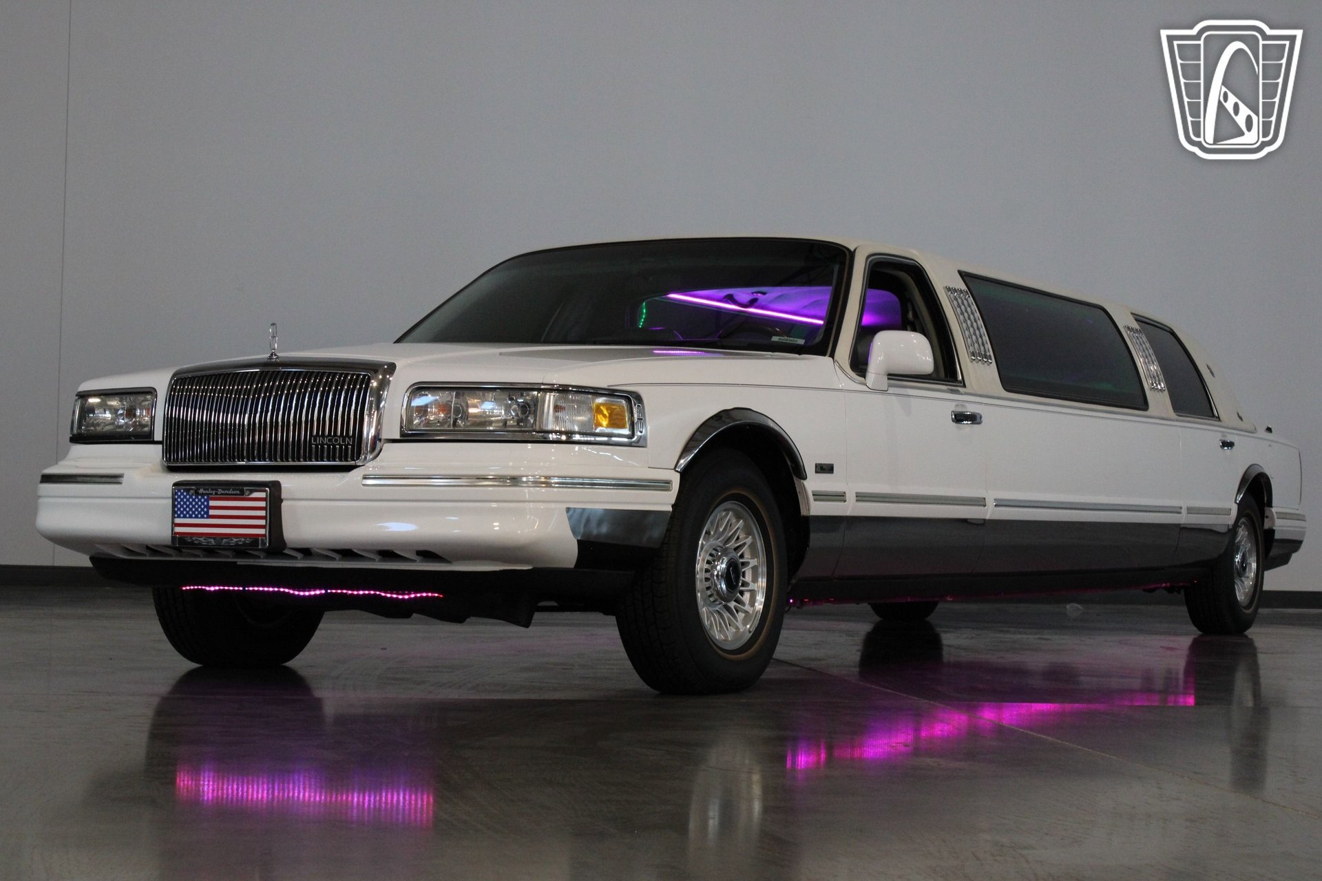Used 1996 Lincoln Town Car Executive image 4