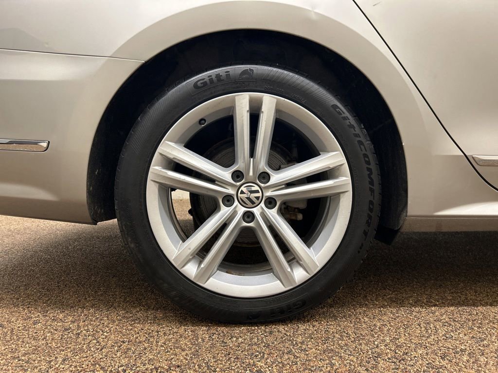 Used 2014 Volkswagen Passat TDI SEL Premium FWD image 27