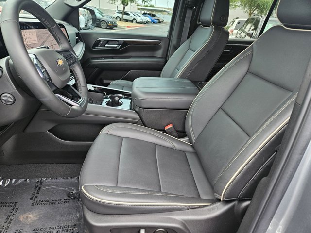 Used 2025 Chevrolet Tahoe Premier AWD/4WD image 17