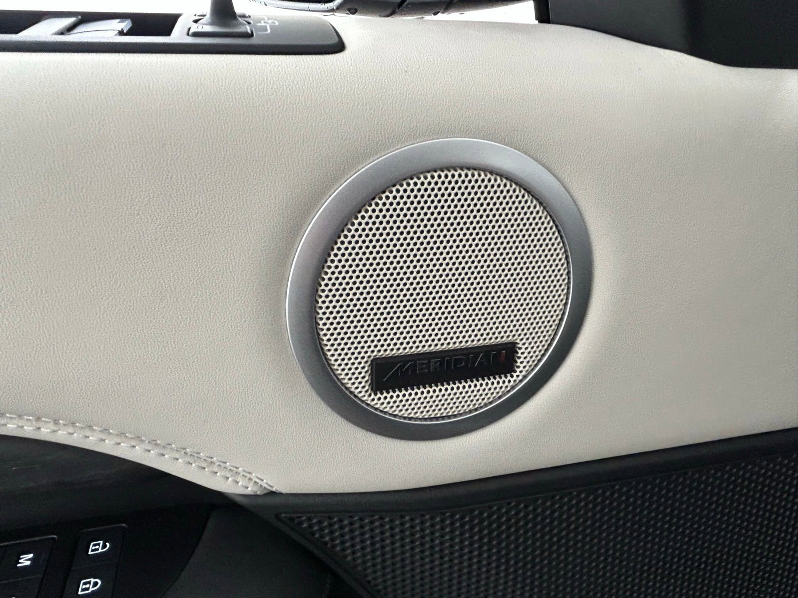 Used 2023 Land Rover Discovery HSE R-Dynamic image 26