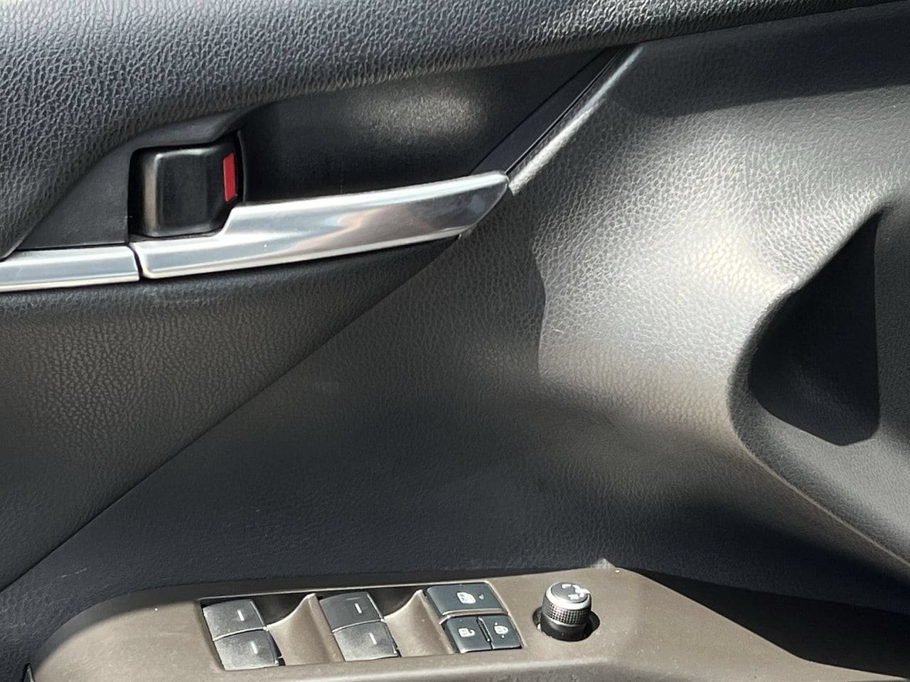Used 2021 Toyota Camry XSE FWD image 21