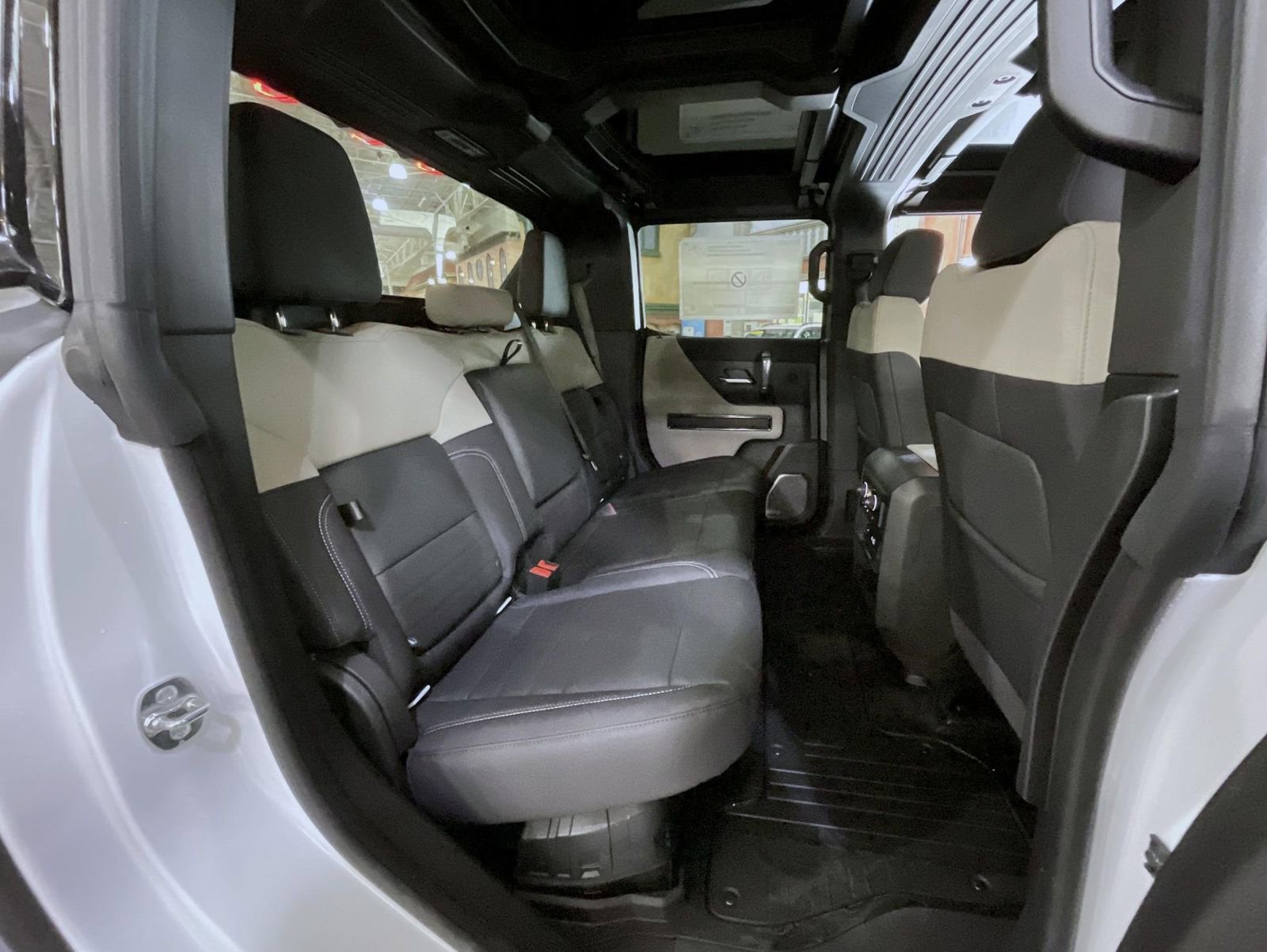 New 2026 GMC Hummer EV 4x4 Crew Cab w/ Battery Pack, 24 Module Pack image 18