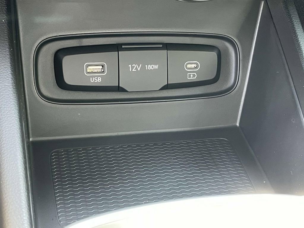 New 2025 Hyundai Venue SEL image 29