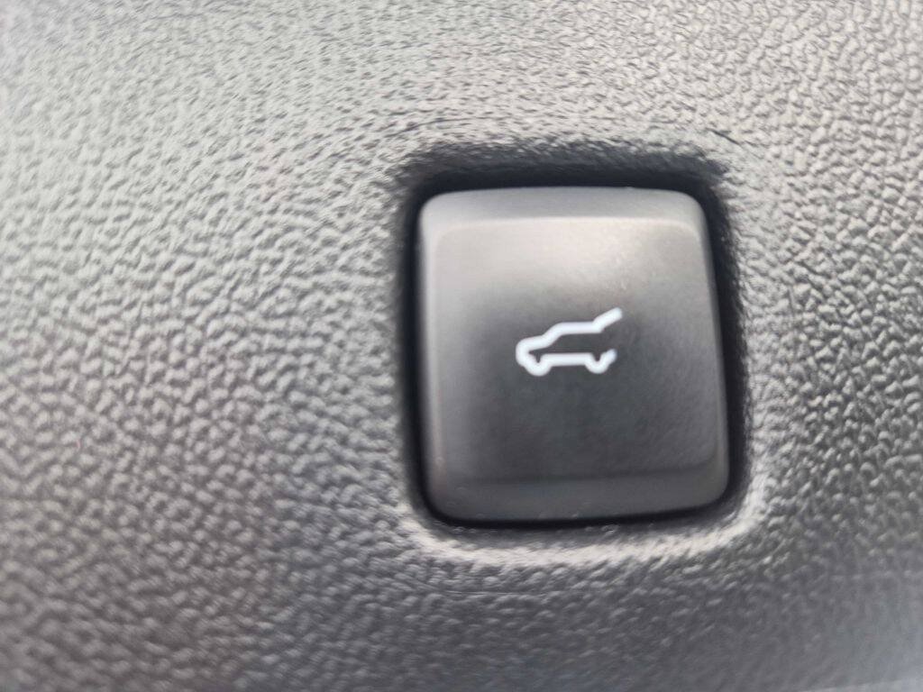 Used 2023 Ford Escape Platinum AWD/4WD image 16