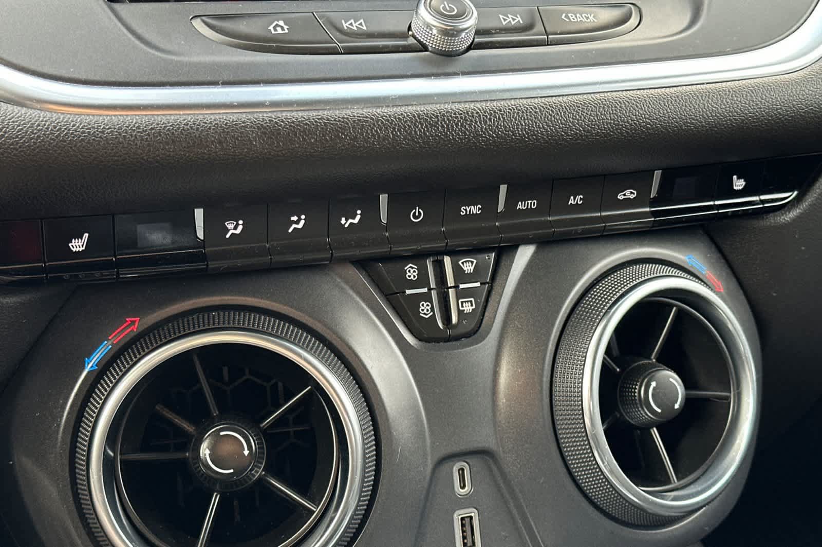 Used 2020 Chevrolet Blazer LT FWD image 23