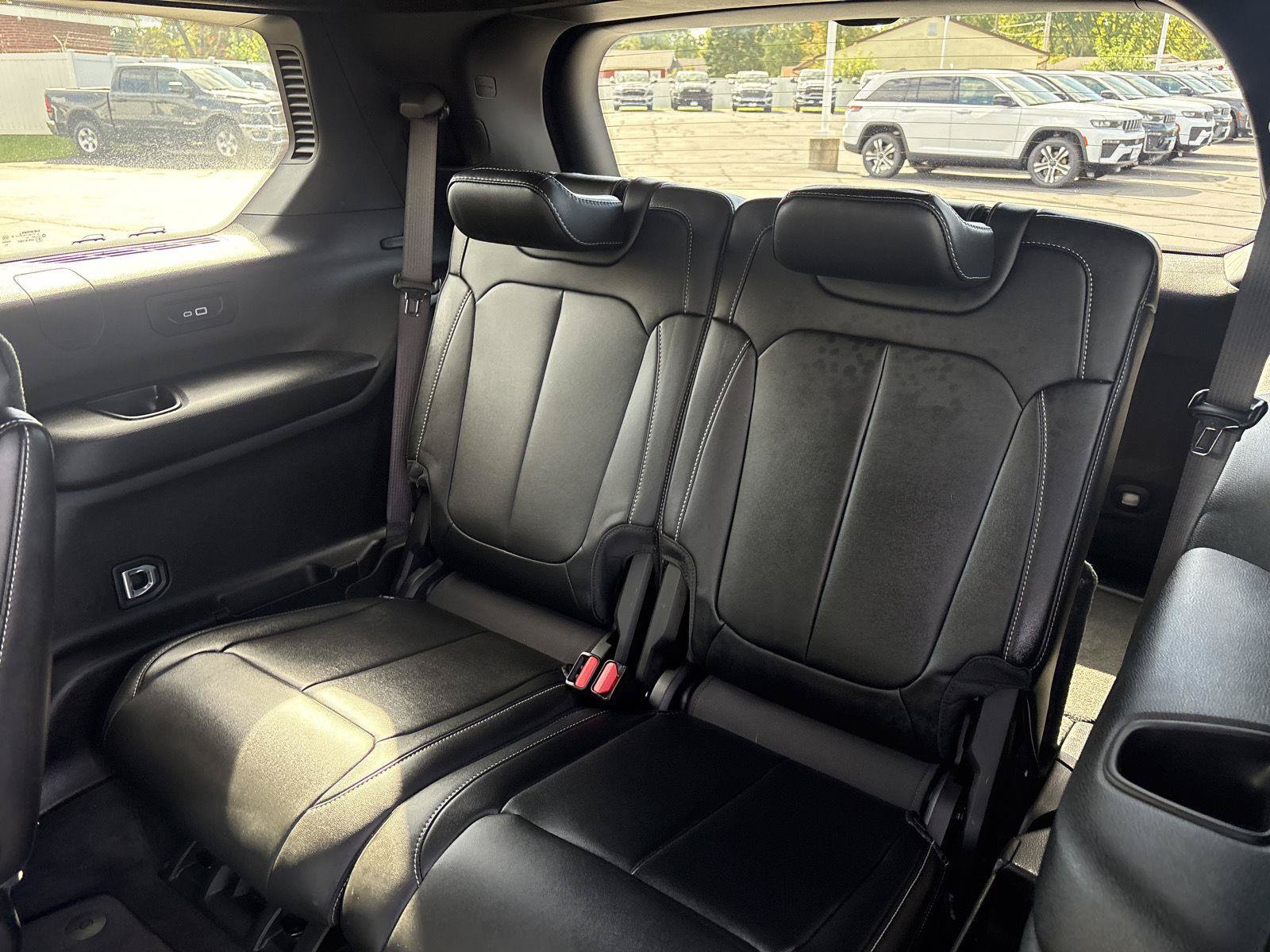 Used 2025 Jeep Grand Cherokee L Limited w/ Black Appearance Package AWD/4WD image 11