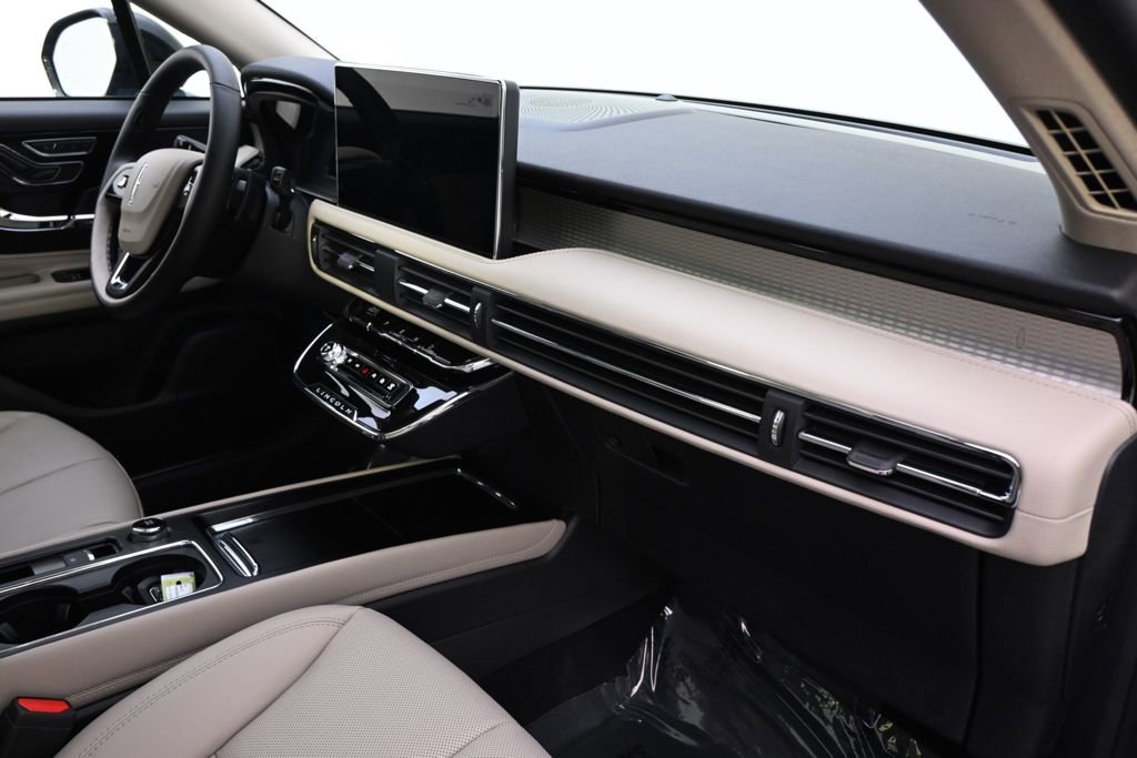 New 2026 Lincoln Corsair Premiere image 15