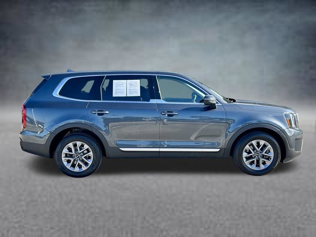 Used 2023 Kia Telluride LX FWD image 4
