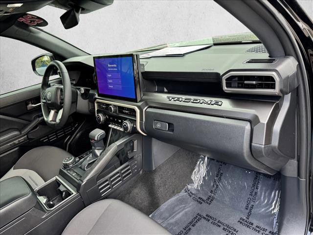 Certified 2025 Toyota Tacoma TRD Off-Road AWD/4WD image 20