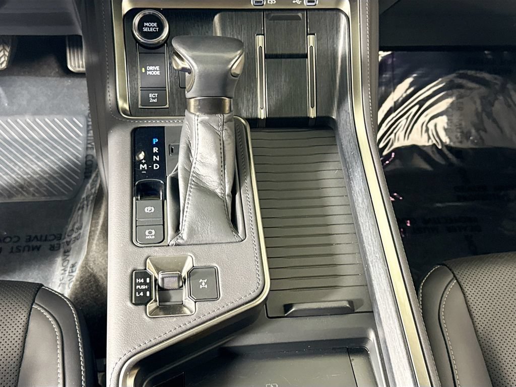 Used 2024 Lexus GX 550 w/ Cold Area Package AWD/4WD image 18