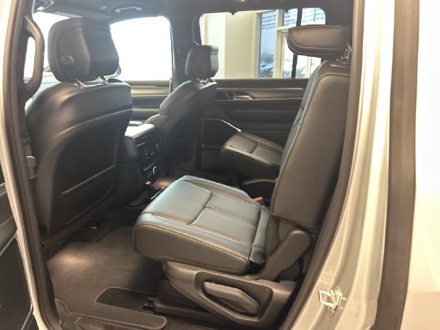 New 2026 Jeep Grand Wagoneer Limited w/ Convenience Group I AWD/4WD image 38