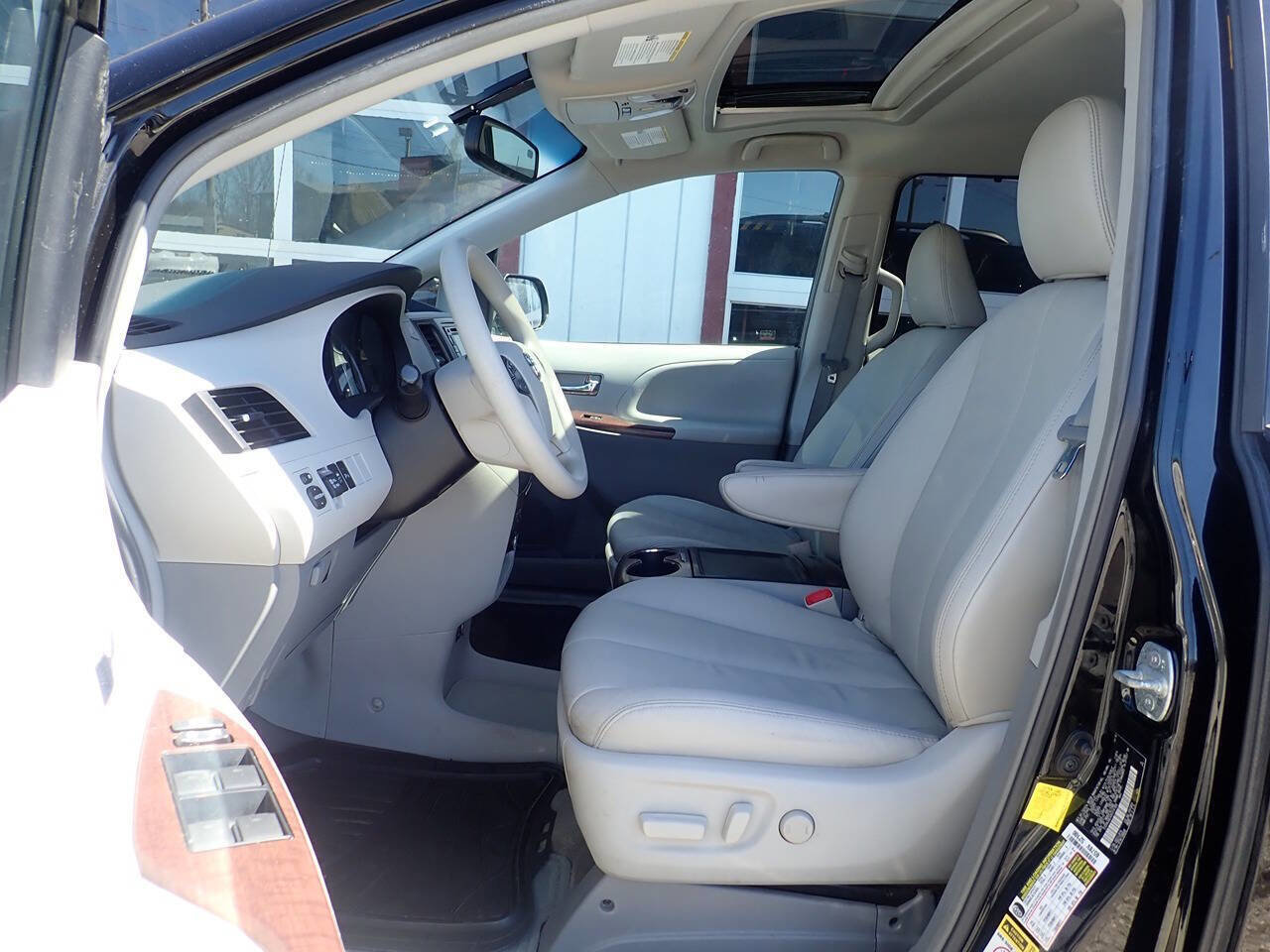 Used 2013 Toyota Sienna XLE FWD image 8