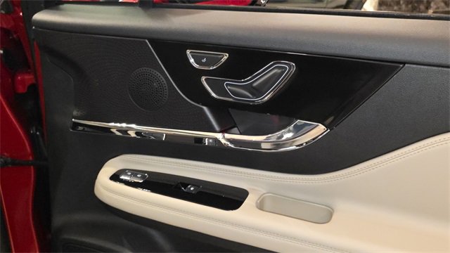 New 2026 Lincoln Corsair Reserve w/ Jet Appearance Package image 8