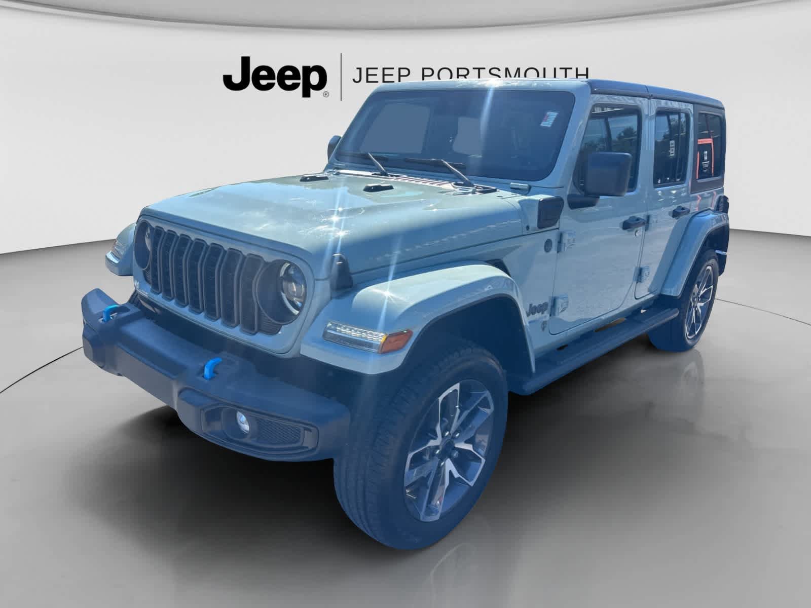 Used 2024 Jeep Wrangler Unlimited w/ Convenience Group AWD/4WD image 3