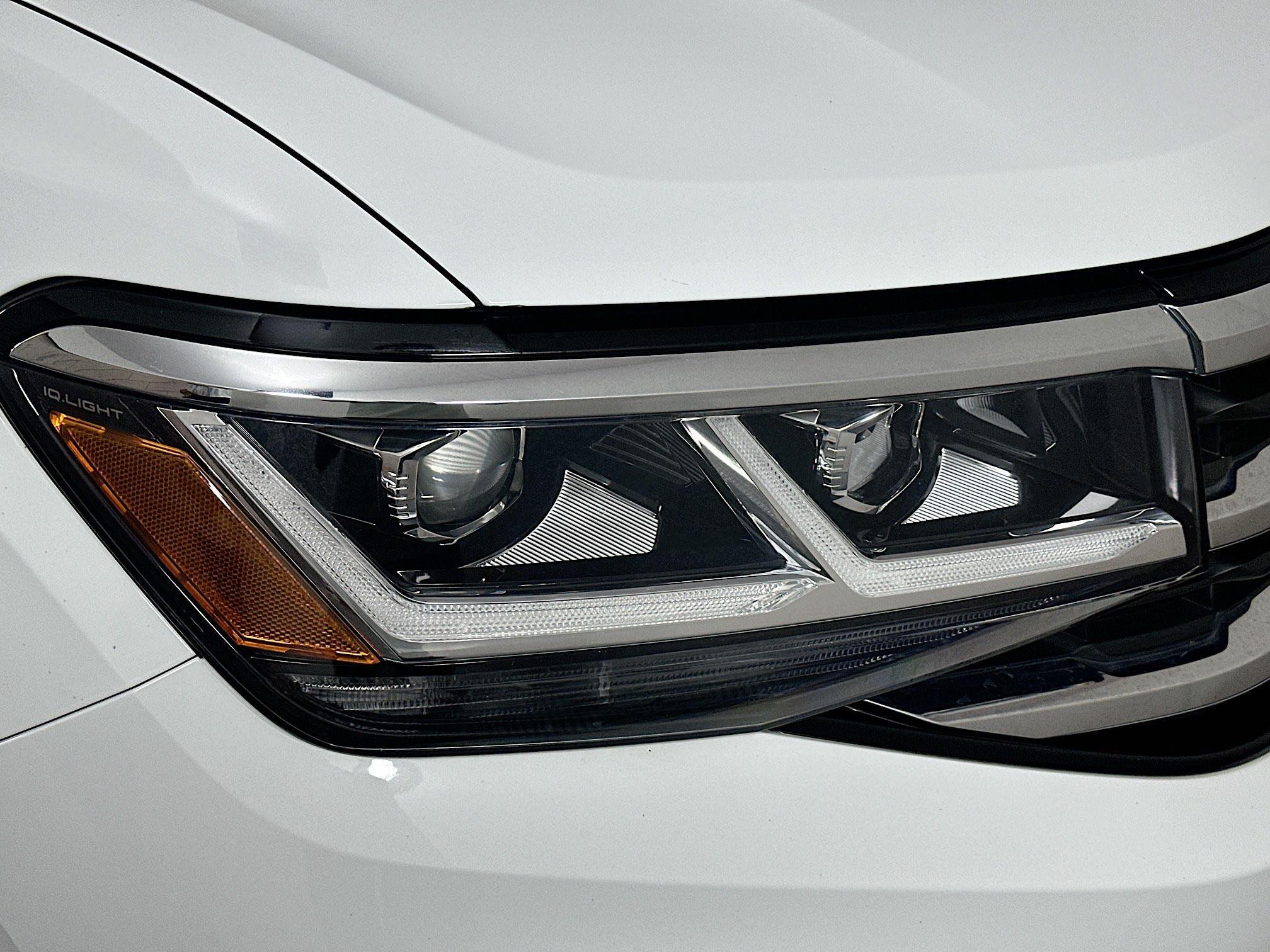 Used 2021 Volkswagen Atlas Cross Sport SE w/ Panoramic Sunroof Package FWD image 32