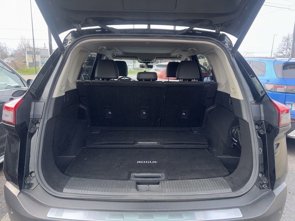 Used 2023 Nissan Rogue Platinum w/ Platinum Premium Package image 2