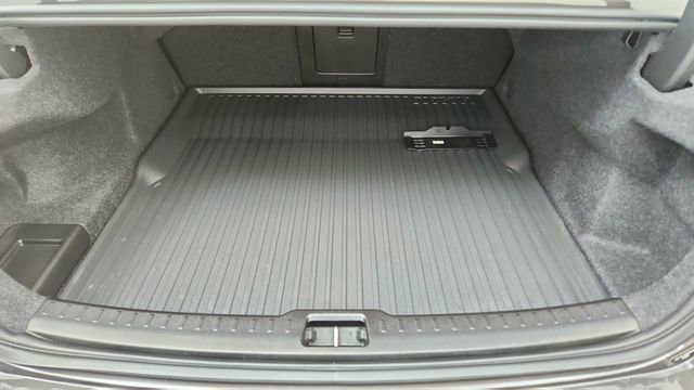 Used 2024 Volvo S60 B5 Plus w/ Climate Package image 15