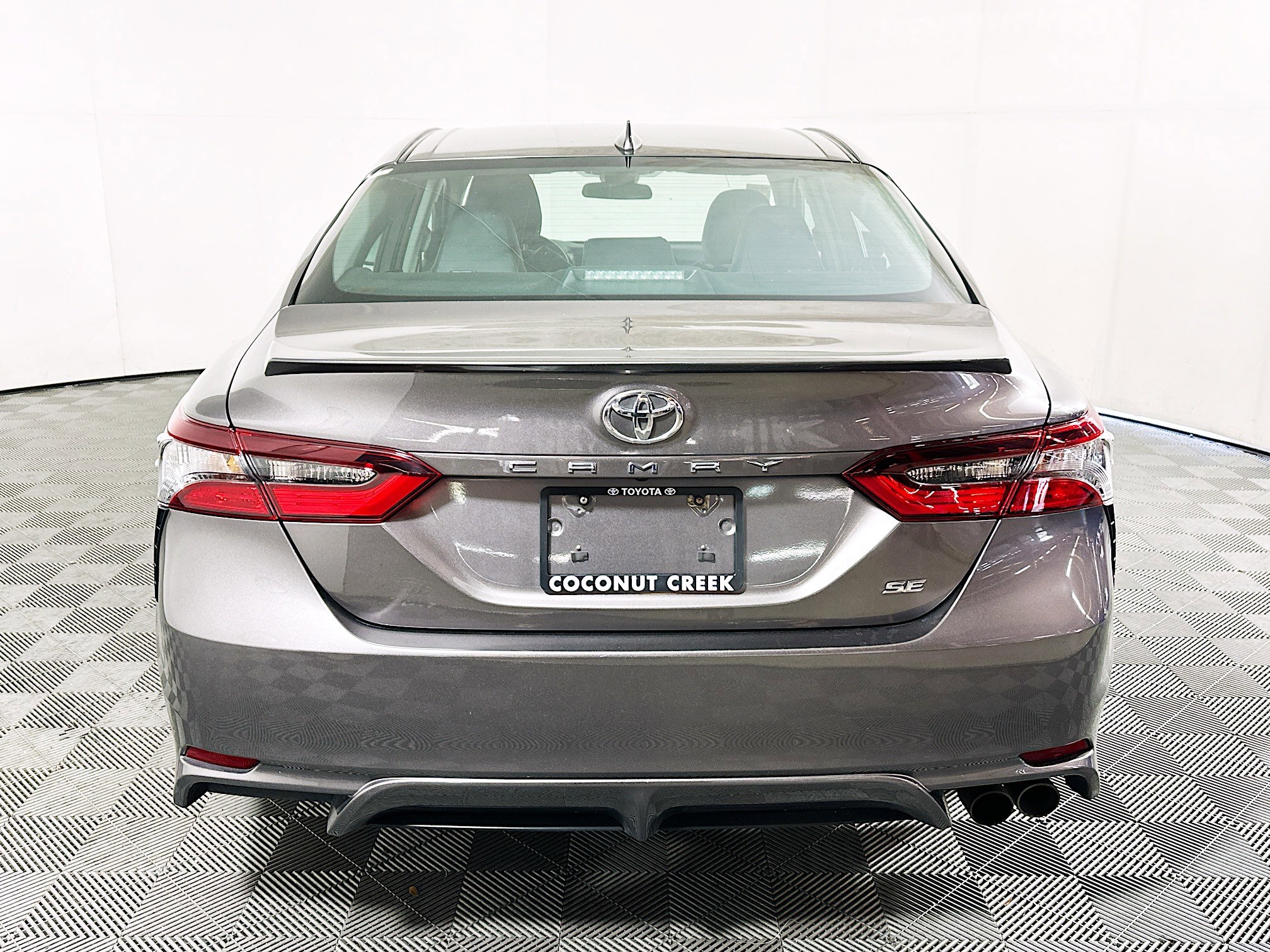 Used 2024 Toyota Camry SE image 4