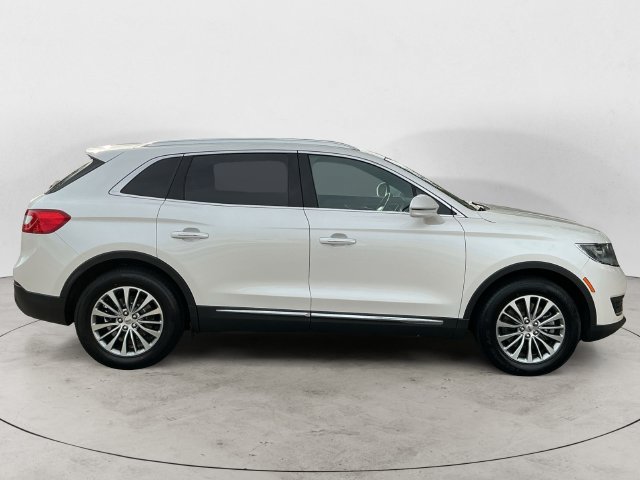 Used 2016 Lincoln MKX Select w/ Select Plus Package AWD/4WD image 4