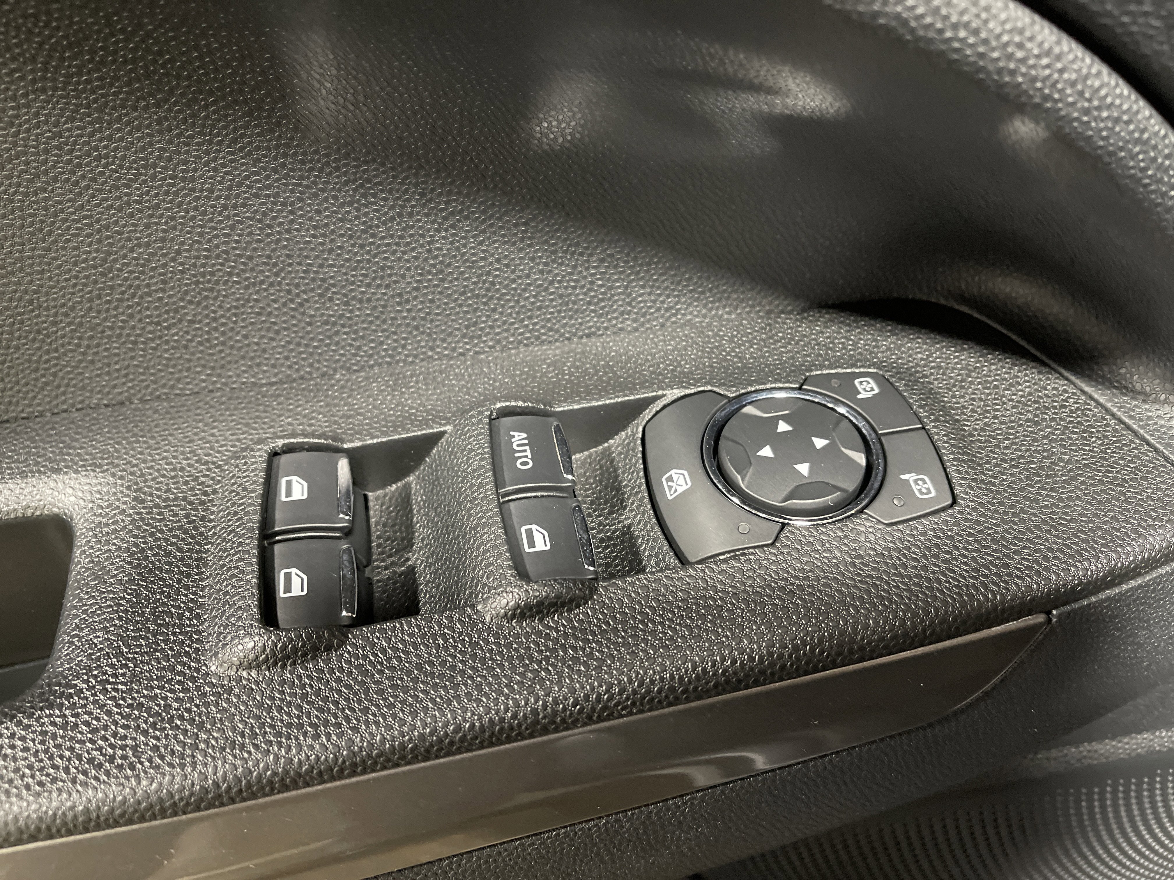 Used 2022 Ford EcoSport SE w/ Interior Protection Package image 9