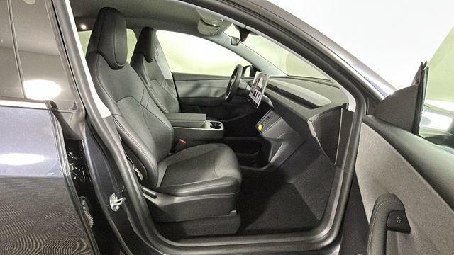 Used 2026 Tesla Model Y 2WD image 27
