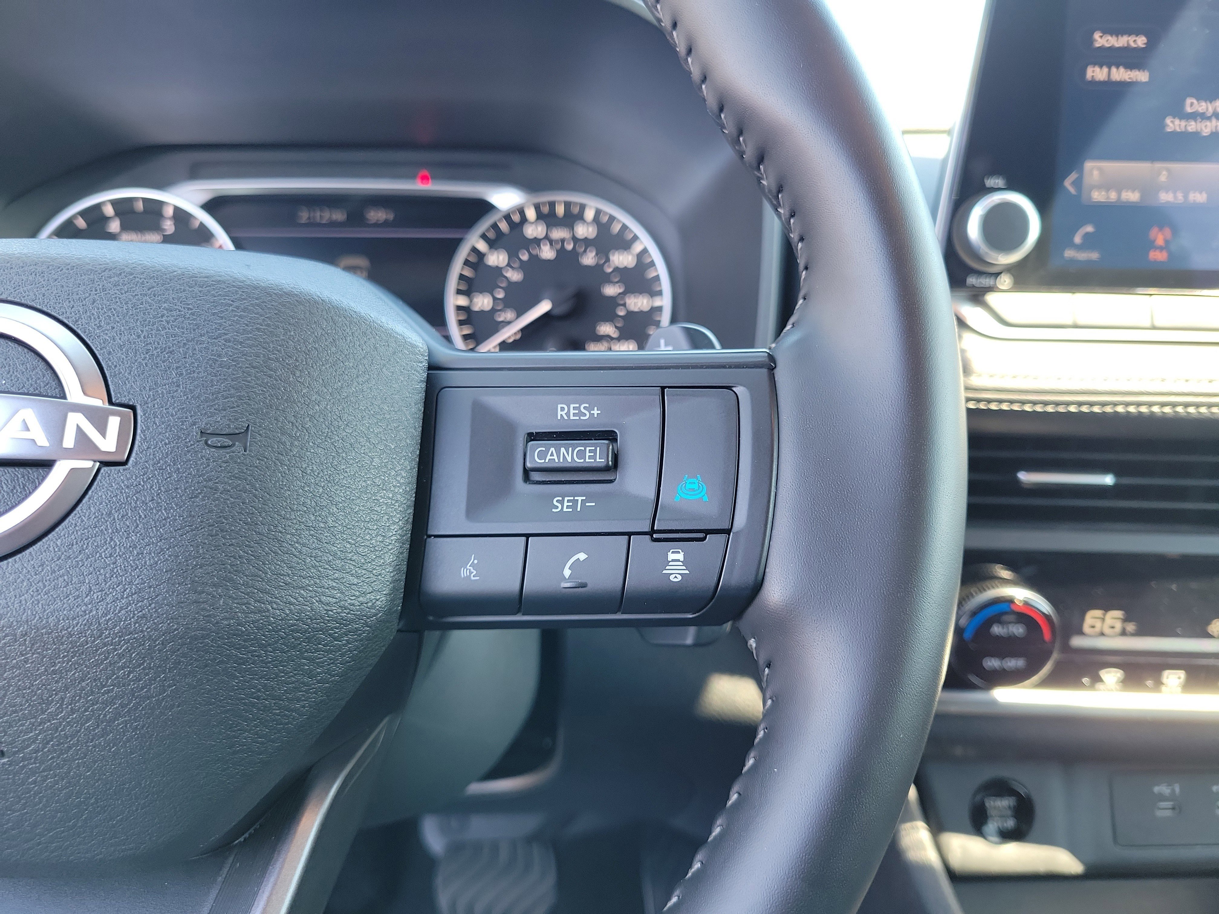 Used 2025 Nissan Rogue SV AWD/4WD image 23