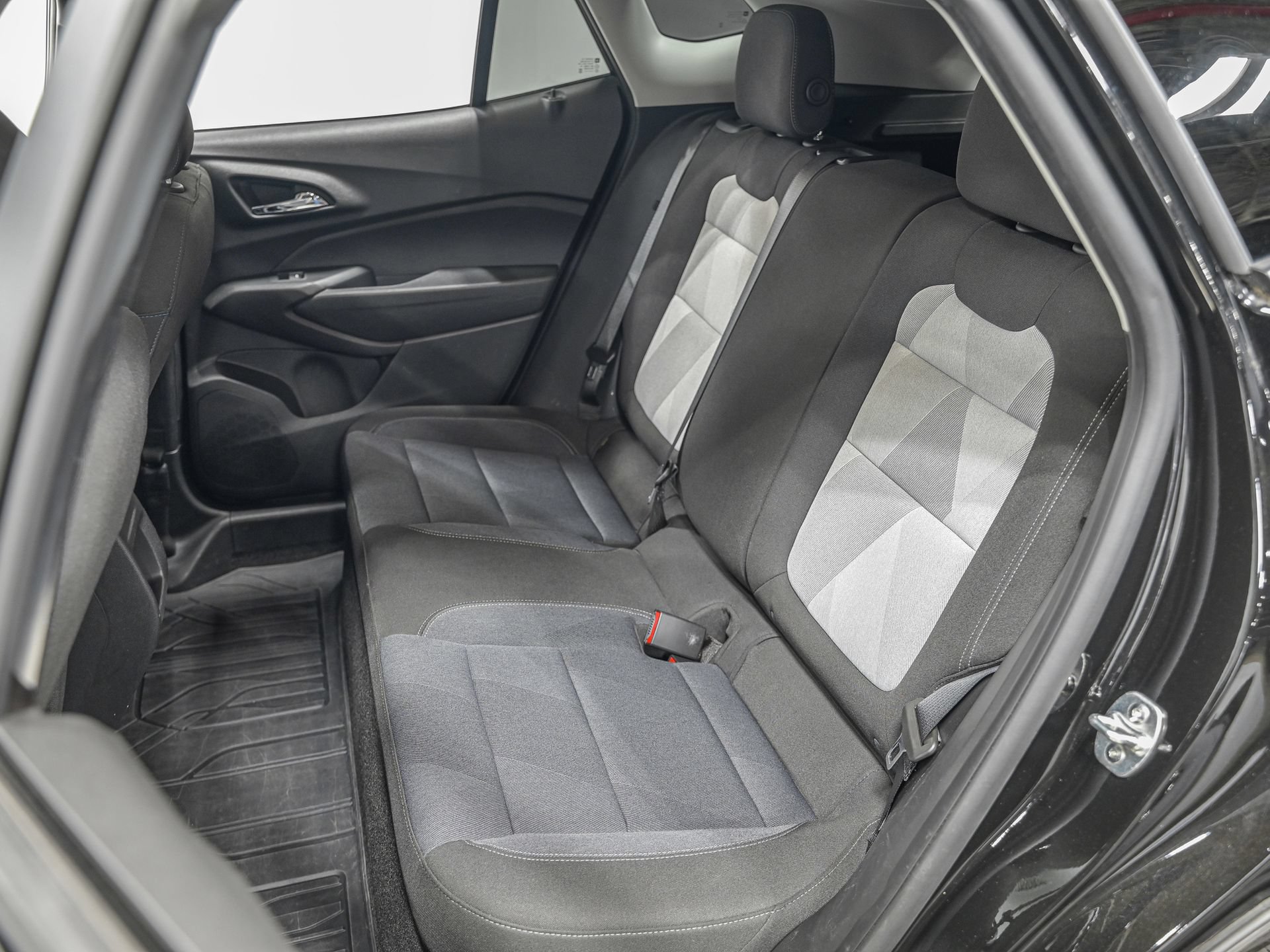 Used 2025 Chevrolet Trax LS FWD image 28