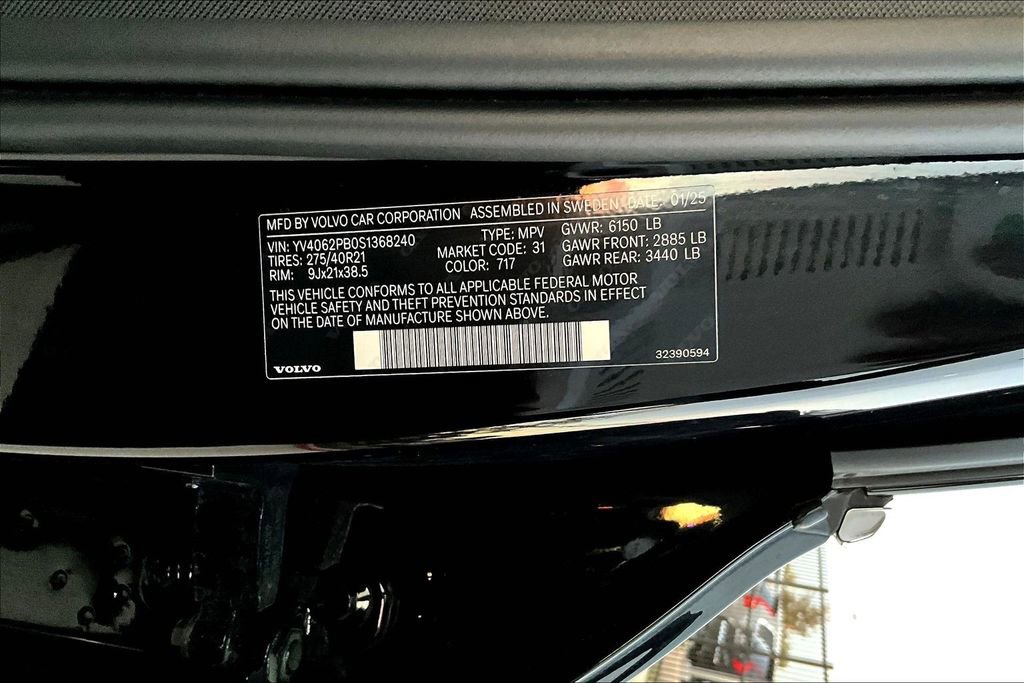 Used 2025 Volvo XC90 B6 Plus image 32