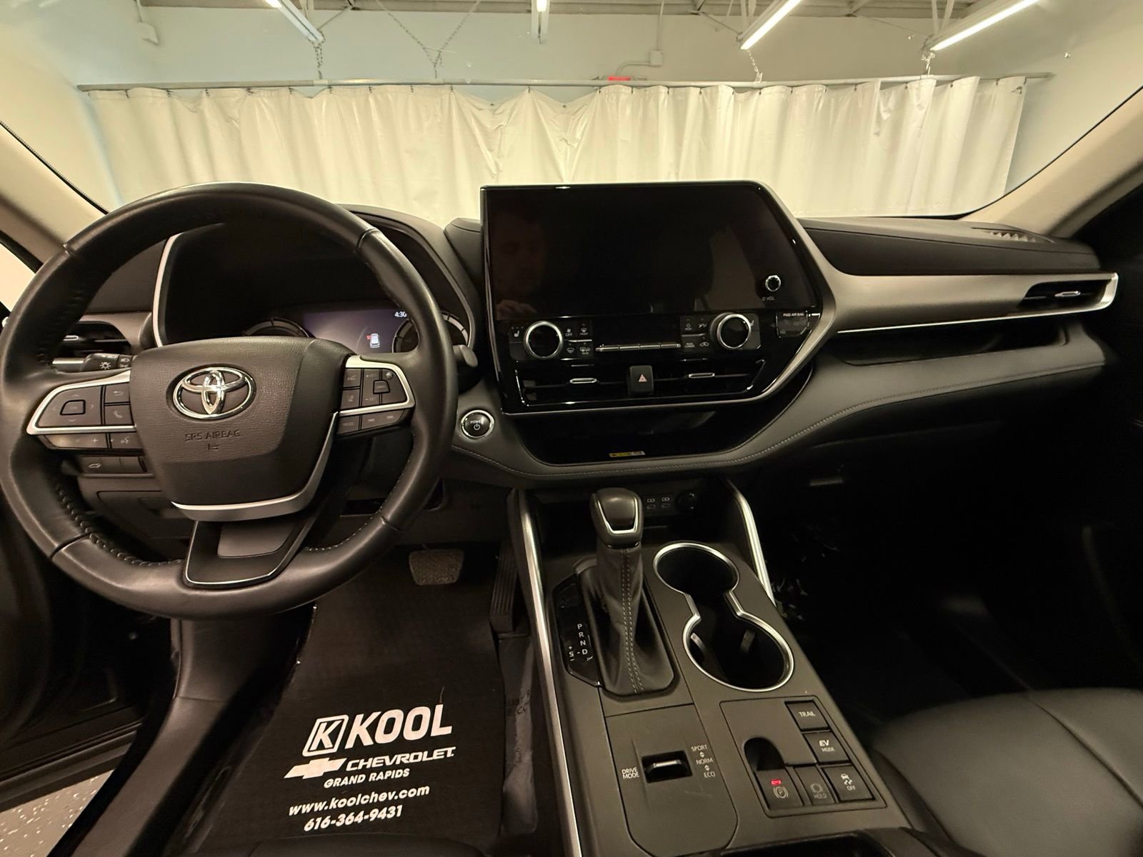 Used 2023 Toyota Highlander XLE image 17