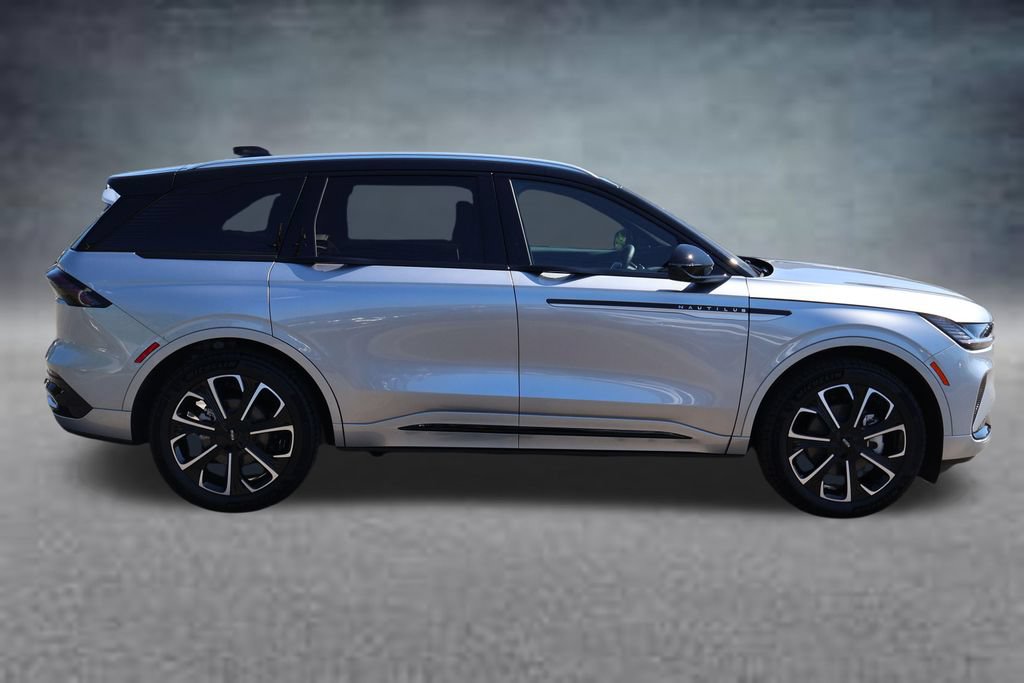 New 2026 Lincoln Nautilus Reserve AWD/4WD image 2