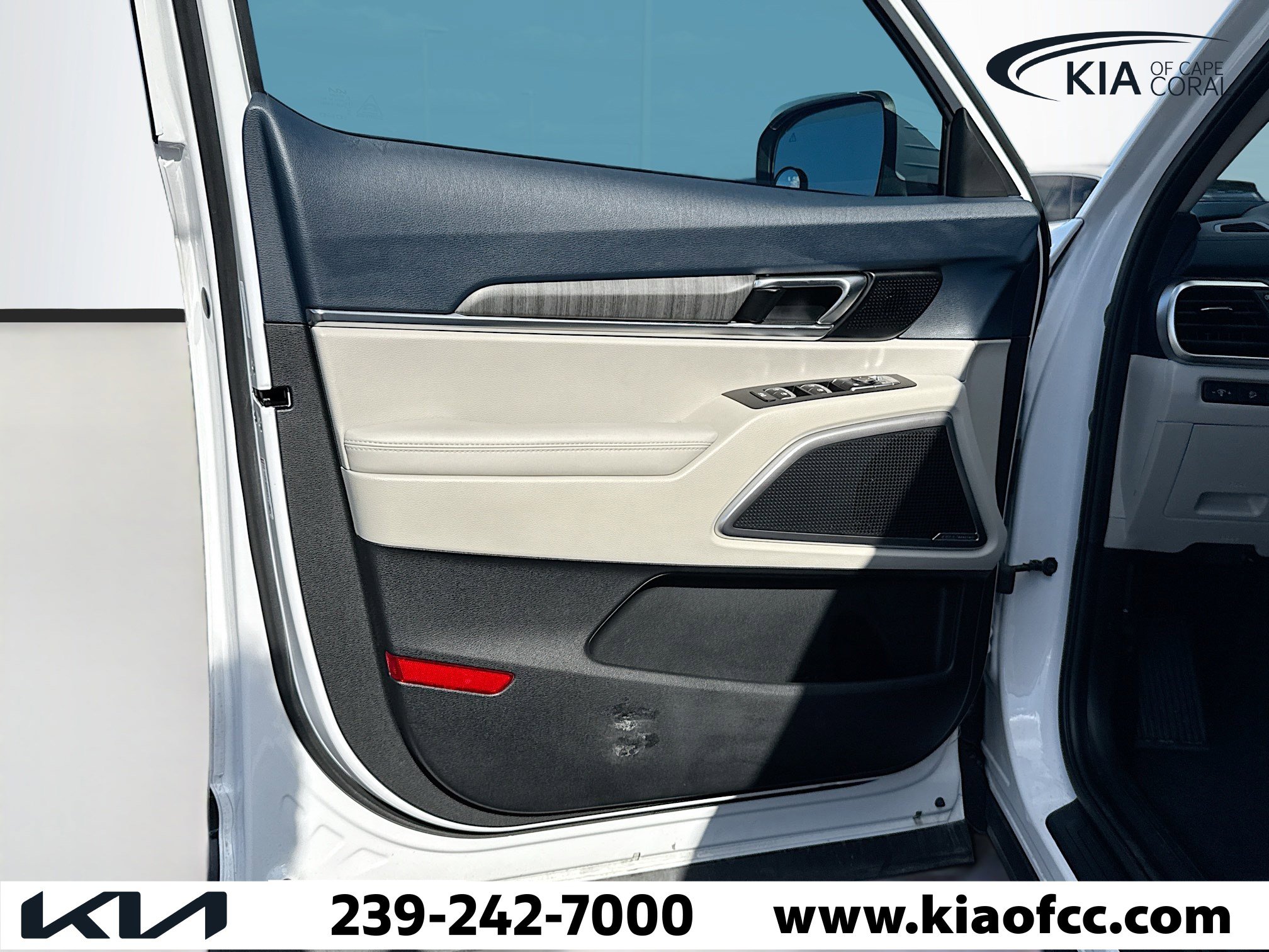 Used 2025 Kia Telluride EX w/ EX Captain's Chair Package image 22