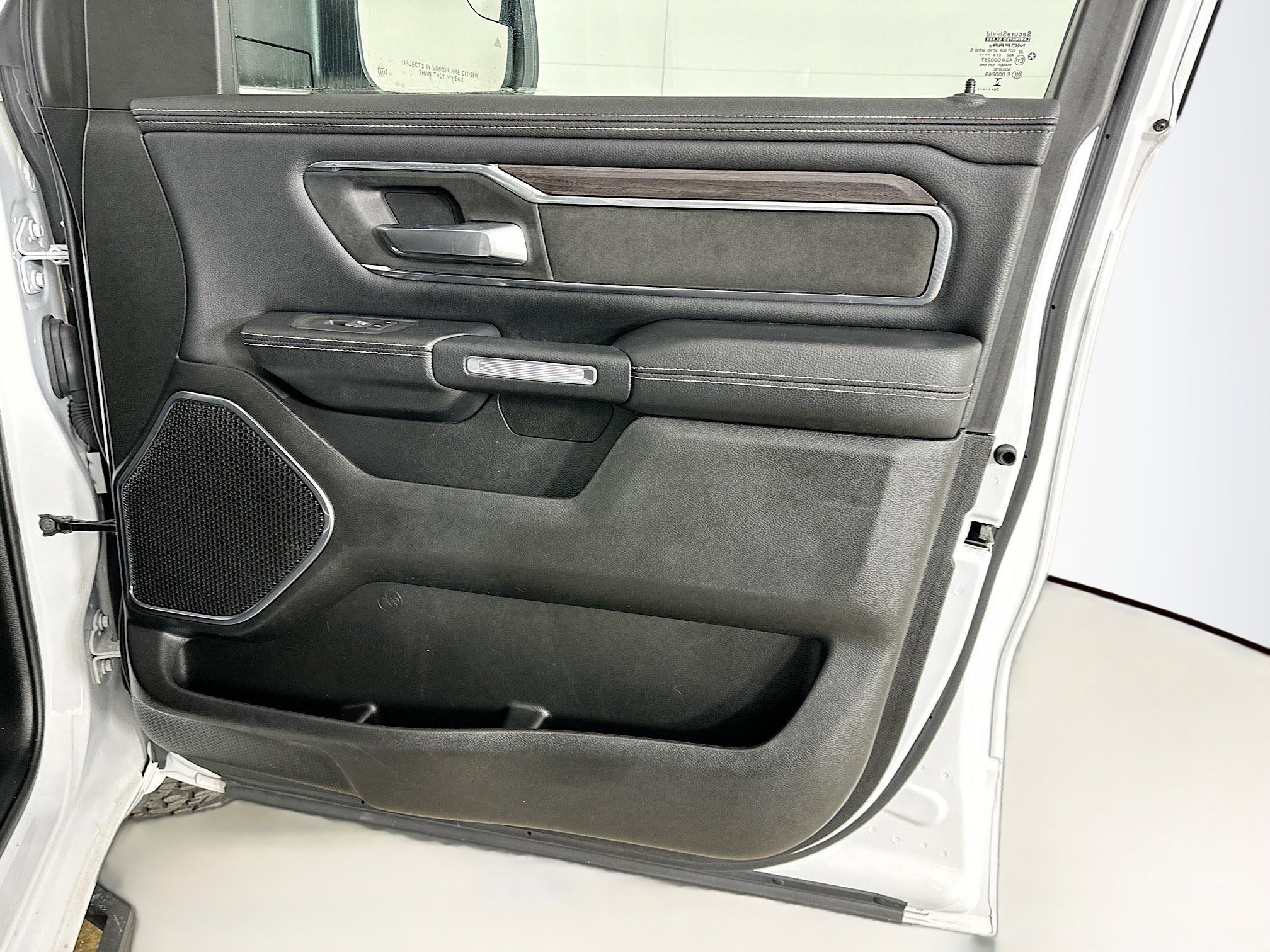 Used 2025 RAM 1500 Laramie image 31