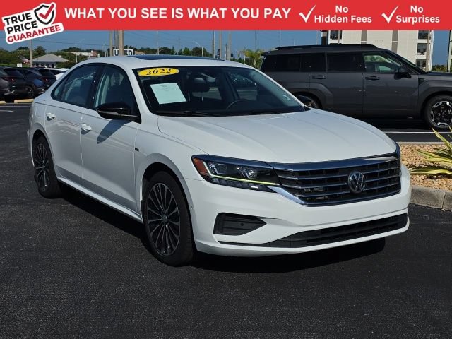 Used 2022 Volkswagen Passat 2.0T FWD image 1