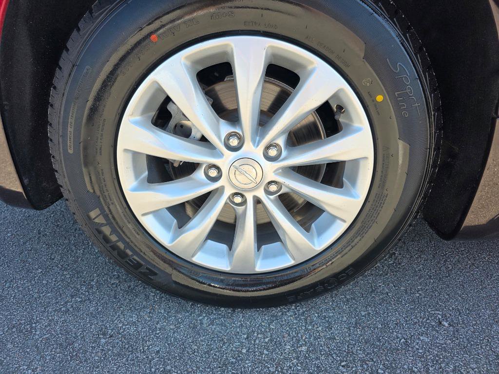 Used 2018 Chrysler Pacifica LX w/ Tire & Wheel Group FWD image 17