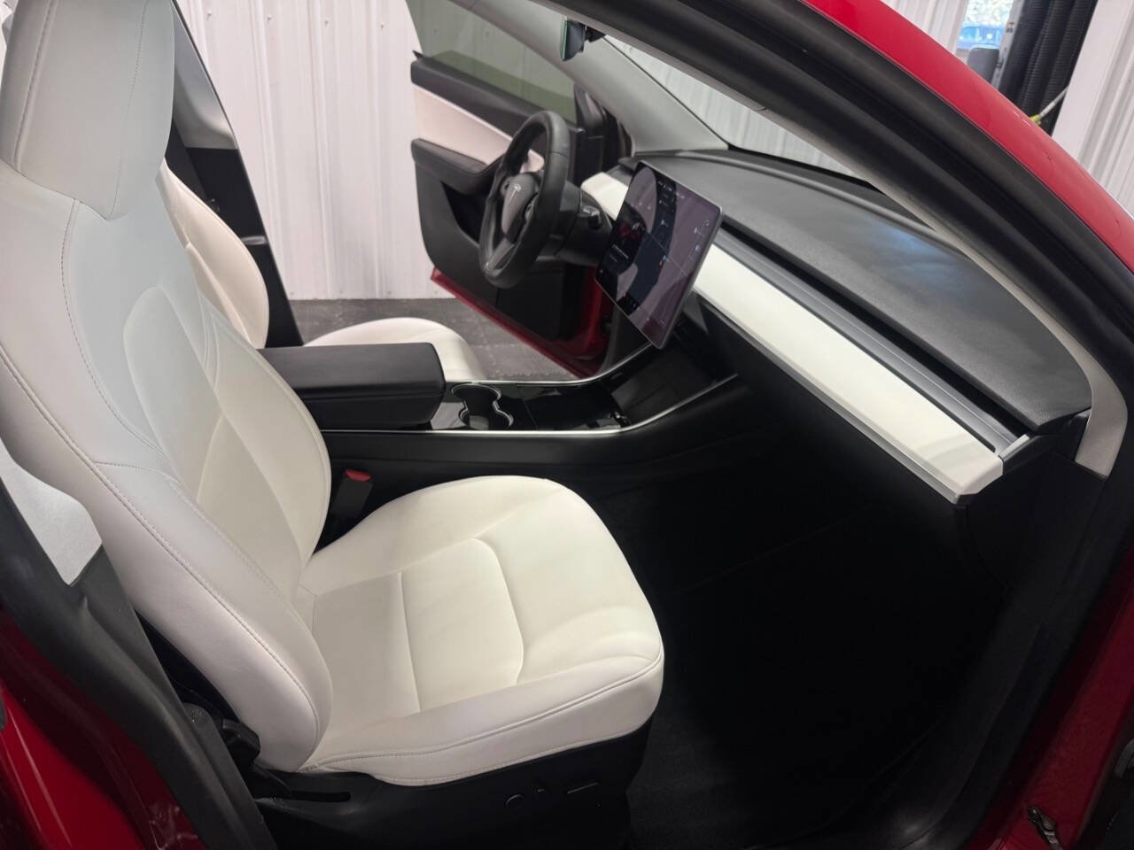 Used 2021 Tesla Model Y Long Range image 17