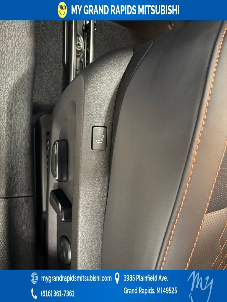New 2025 Mitsubishi Outlander SEL image 14