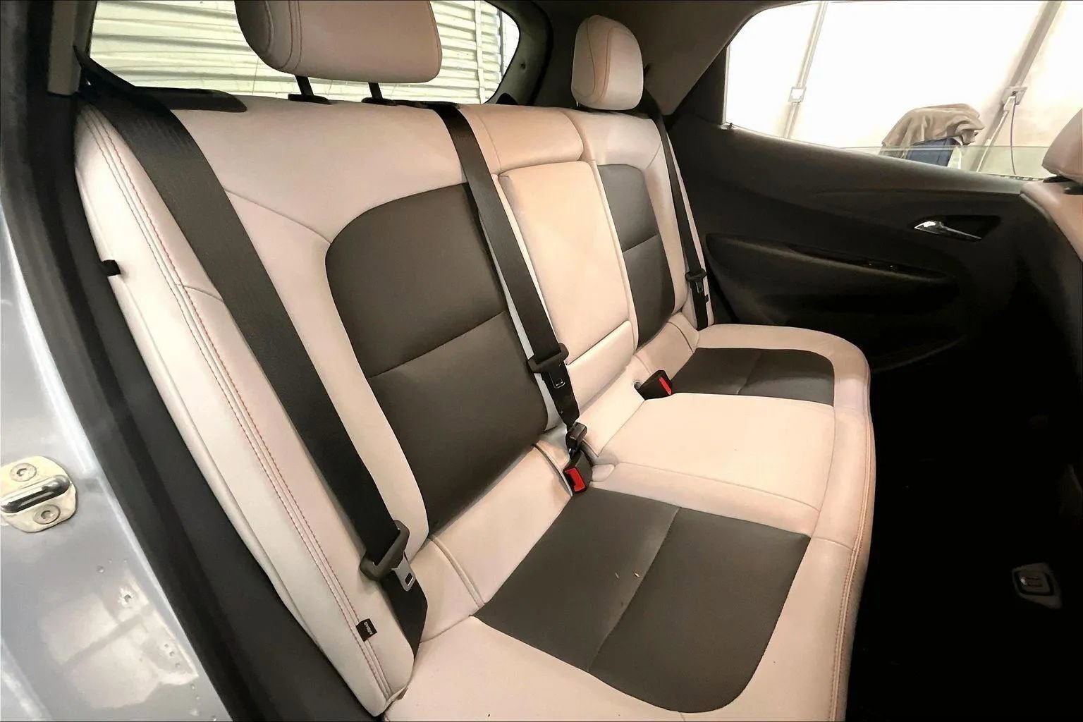 Used 2018 Chevrolet Bolt Premier w/ Driver Confidence II Package image 26