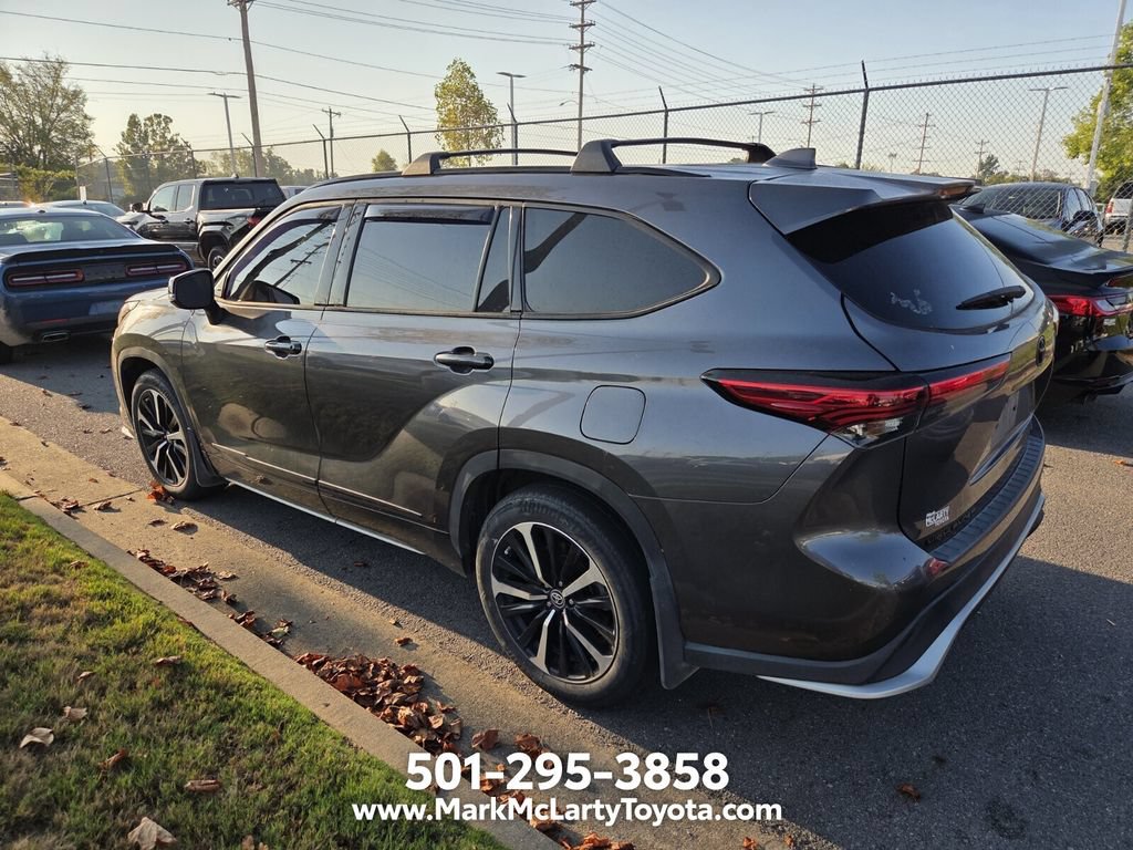 Used 2022 Toyota Highlander XSE FWD image 6