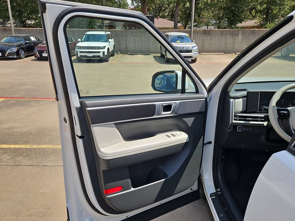 Used 2025 Hyundai Santa Fe SEL FWD image 11