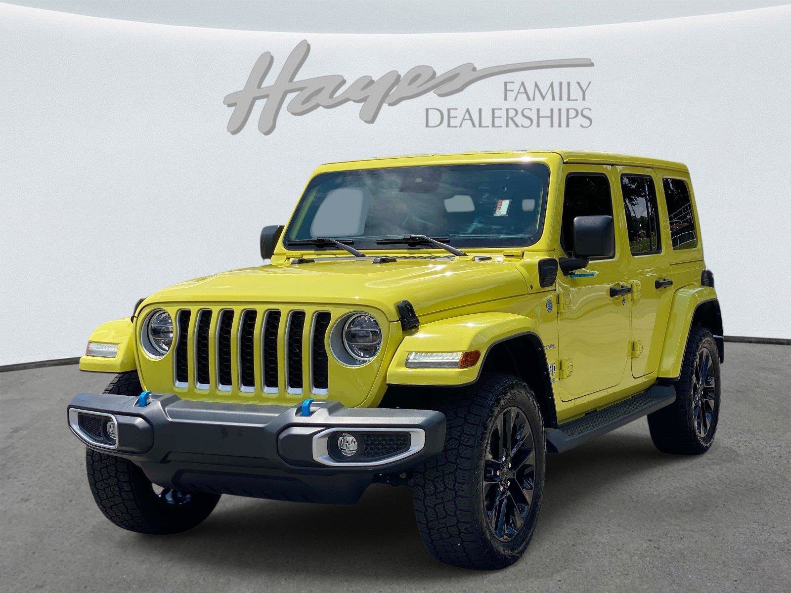 Used 2022 Jeep Wrangler Unlimited Sahara w/ Cold Weather Group AWD/4WD image 9