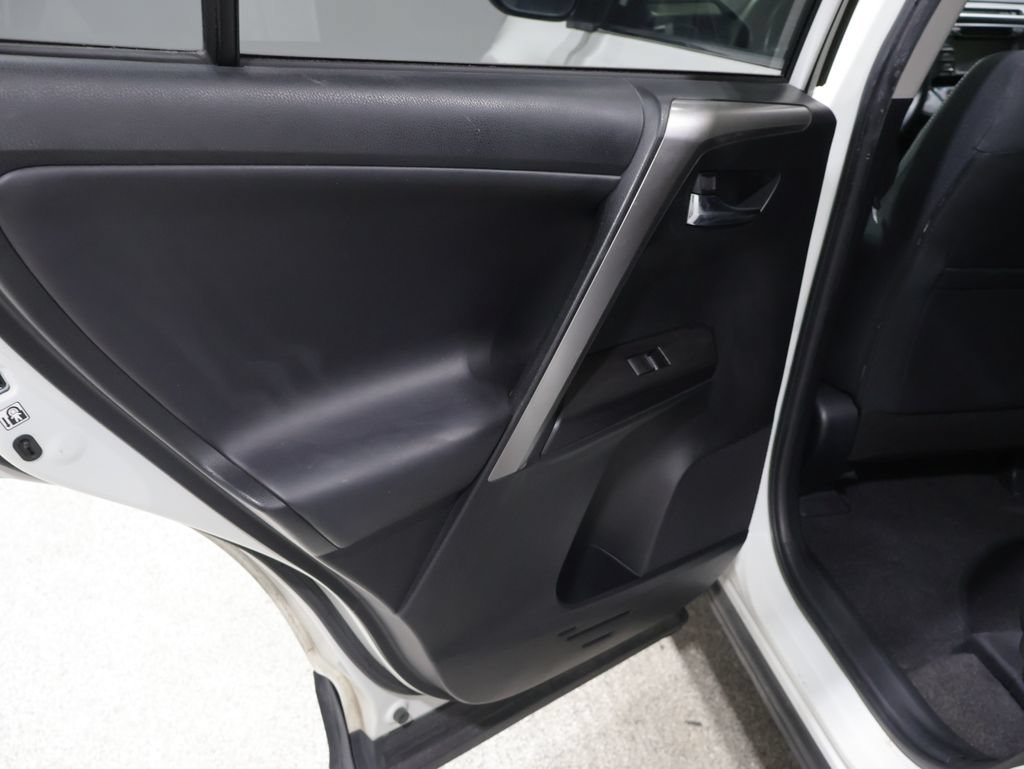 Used 2017 Toyota RAV4 XLE AWD/4WD image 19